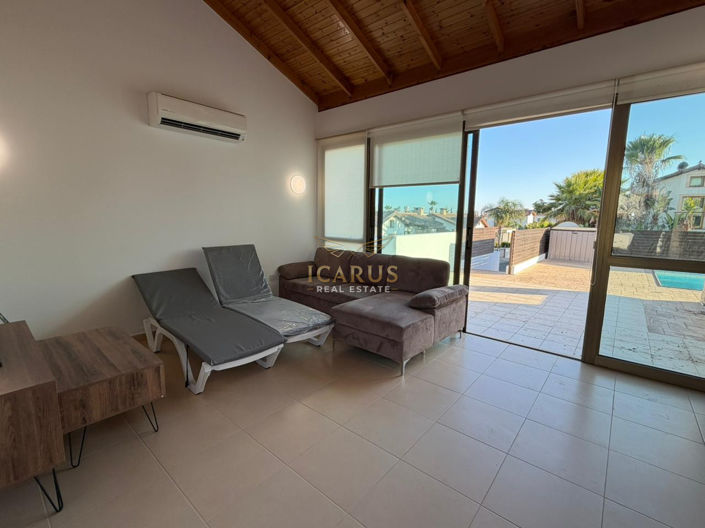 Image No.15-3 Bed House for sale