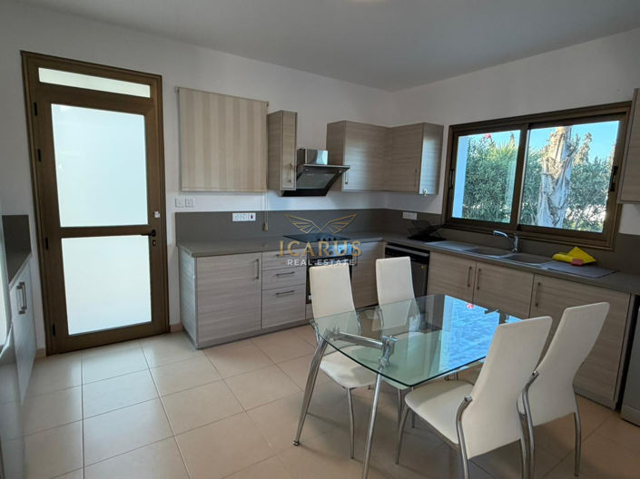 Image No.18-3 Bed House for sale