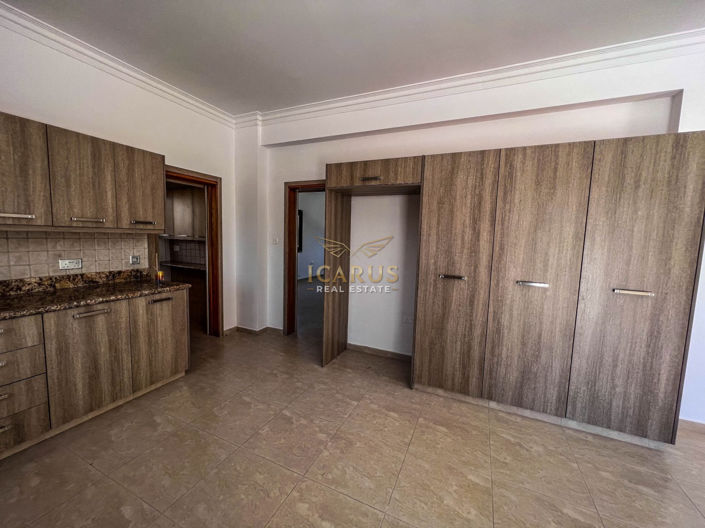 Image No.18-4 Bed House for sale