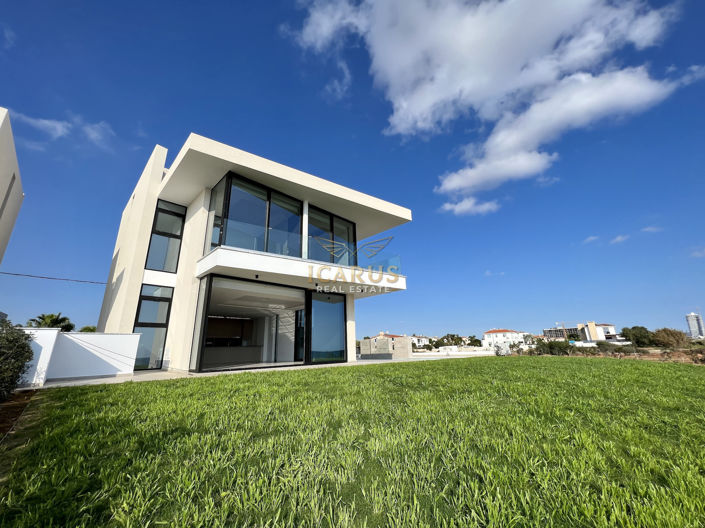 Image No.2-4 Bed House for sale