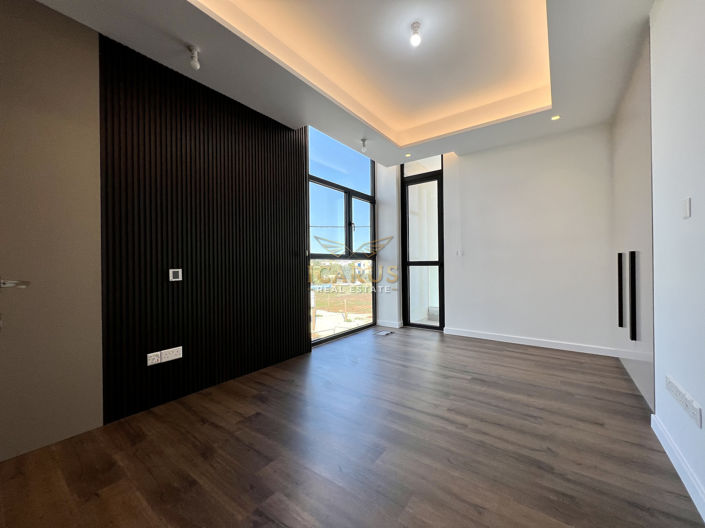 Image No.24-4 Bed House for sale