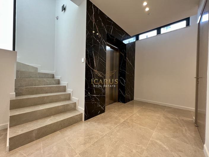 Image No.30-4 Bed House for sale