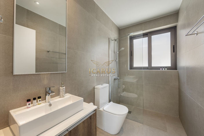 Image No.11-3 Bed House for sale