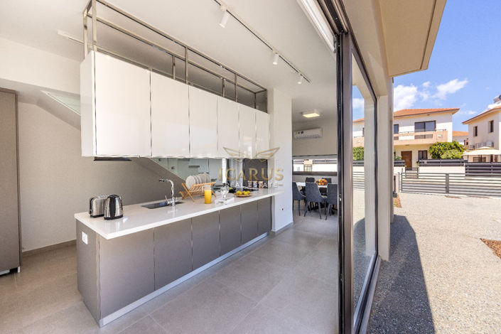 Image No.11-3 Bed House for sale