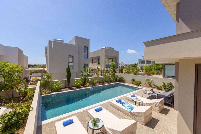Image No.20-3 Bed House for sale