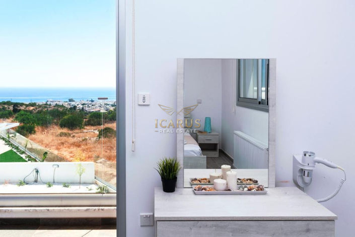 Image No.11-3 Bed House for sale