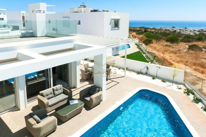 Image No.19-3 Bed House for sale