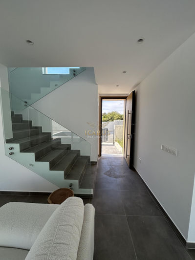 Image No.15-4 Bed House for sale