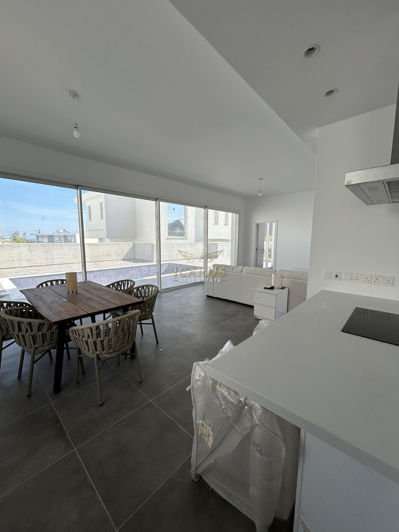 Image No.22-4 Bed House for sale