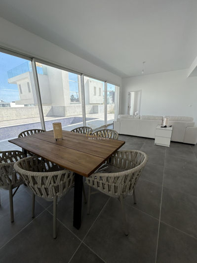 Image No.23-4 Bed House for sale