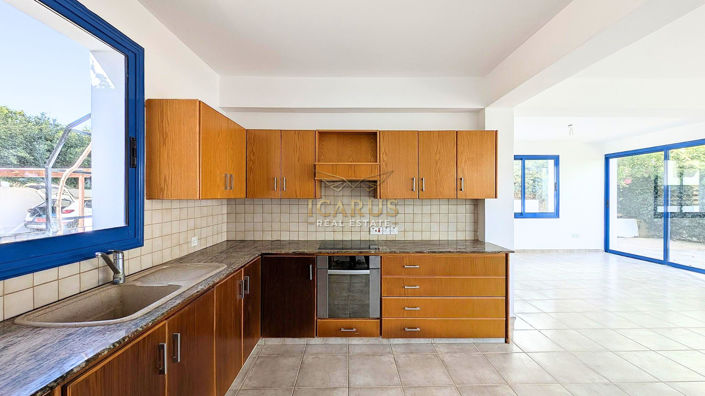 Image No.11-3 Bed House for sale