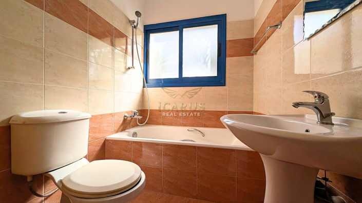 Image No.17-3 Bed House for sale