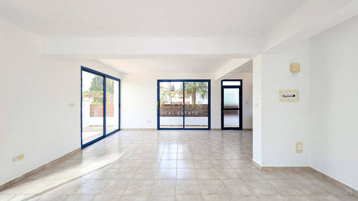 Image No.9-3 Bed House for sale