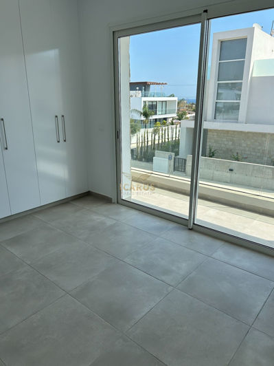 Image No.11-3 Bed House for sale