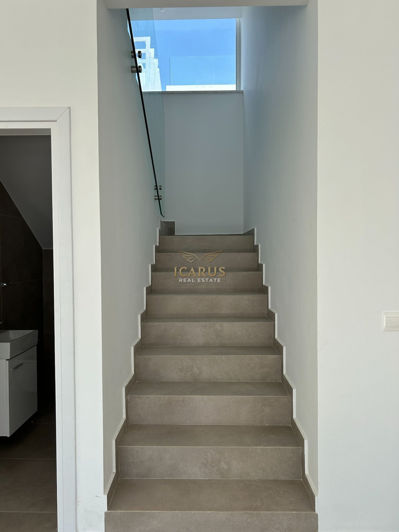 Image No.8-3 Bed House for sale