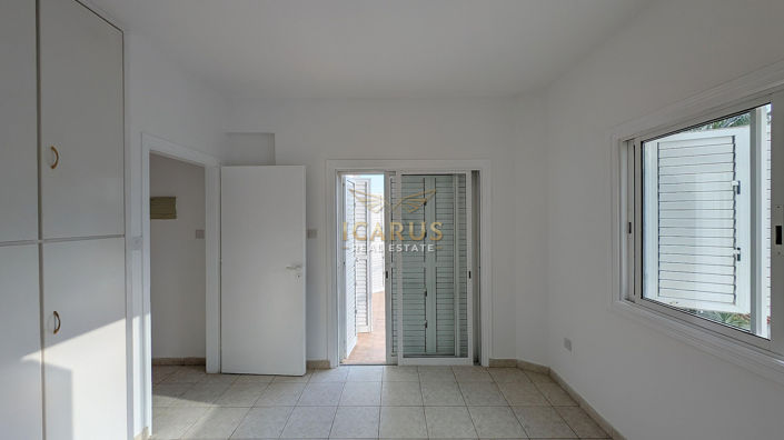 Image No.18-3 Bed House for sale