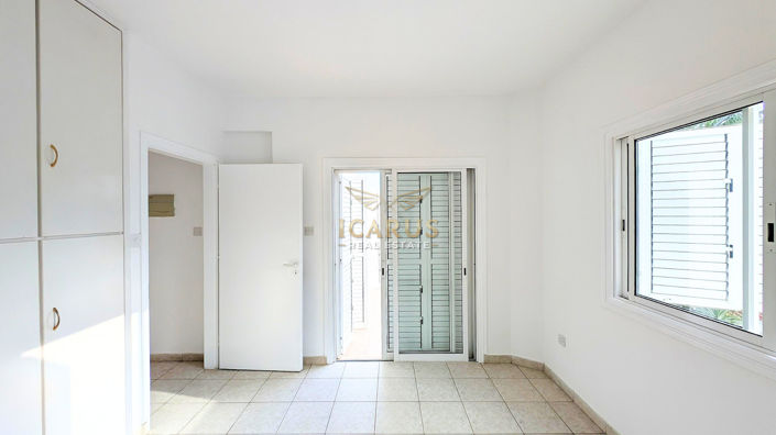 Image No.18-3 Bed House for sale