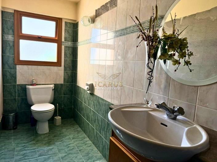 Image No.10-3 Bed House for sale