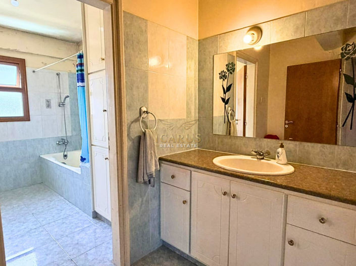 Image No.16-3 Bed House for sale