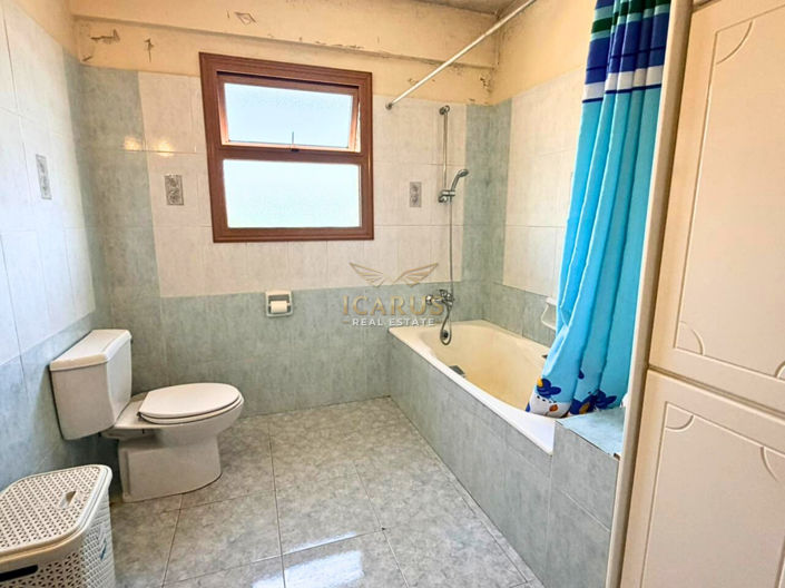 Image No.18-3 Bed House for sale