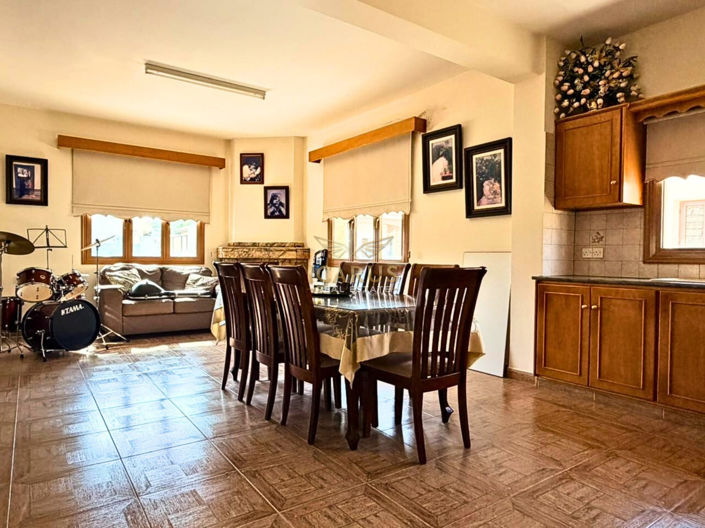 Image No.7-3 Bed House for sale