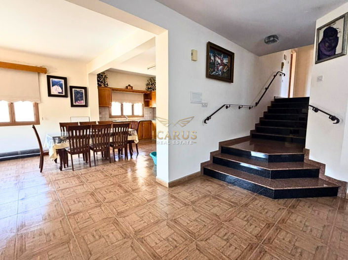 Image No.8-3 Bed House for sale