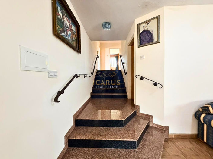 Image No.9-3 Bed House for sale