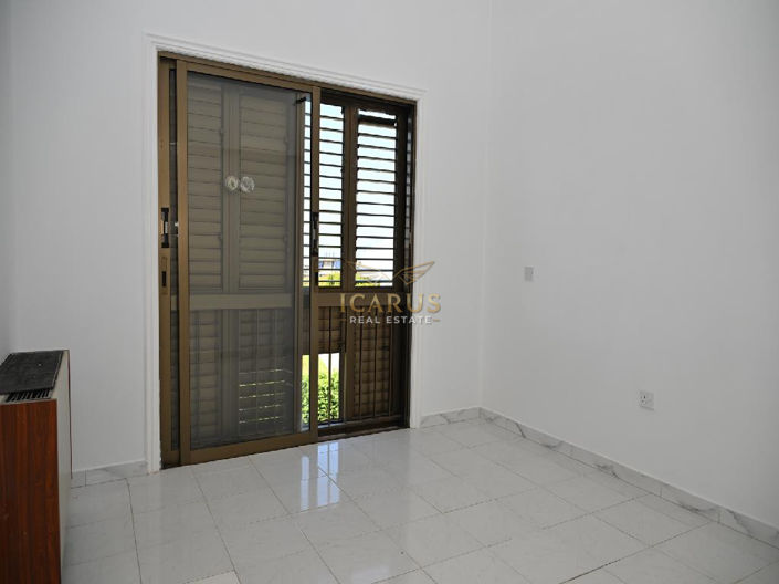 Image No.15-4 Bed House for sale