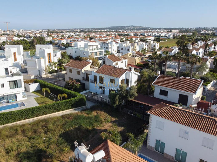 Image No.2-4 Bed House for sale