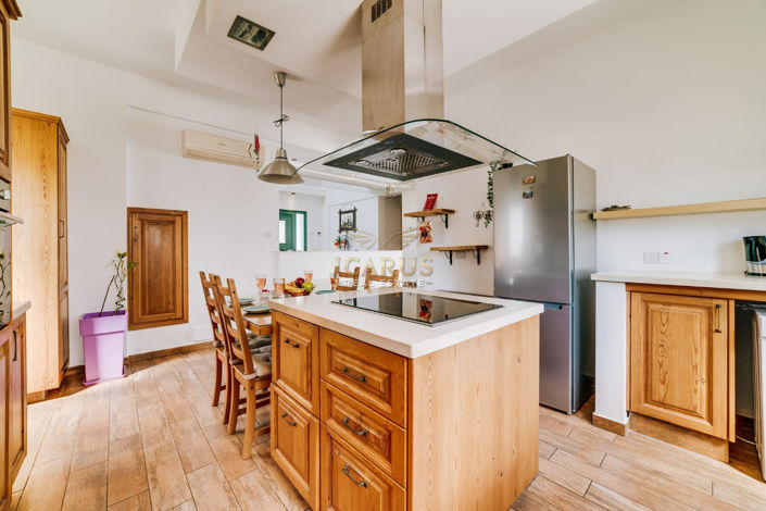 Image No.9-4 Bed House for sale