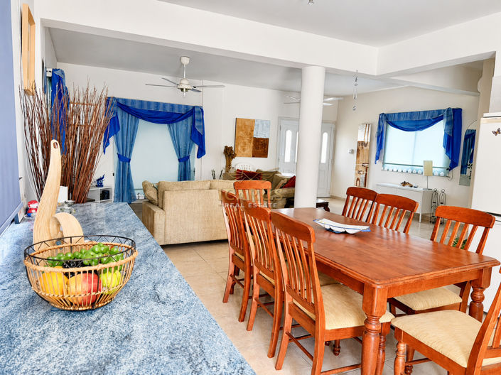Image No.2-4 Bed House for sale