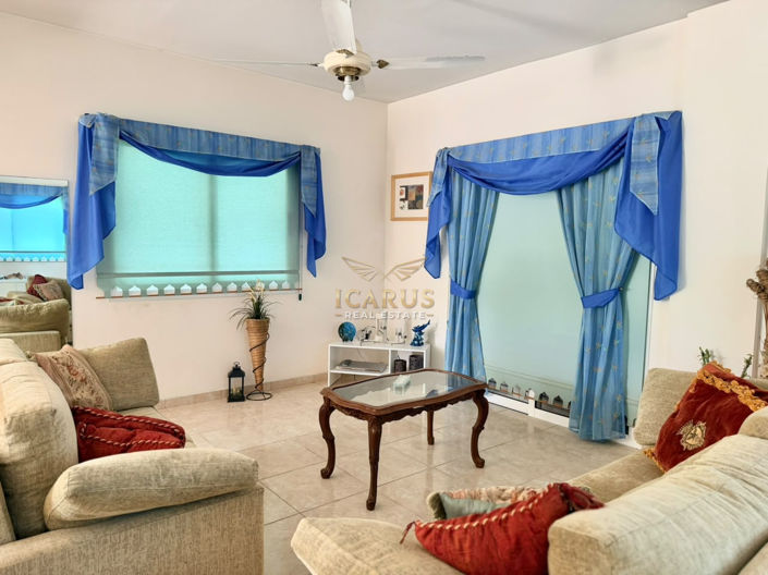 Image No.8-4 Bed House for sale
