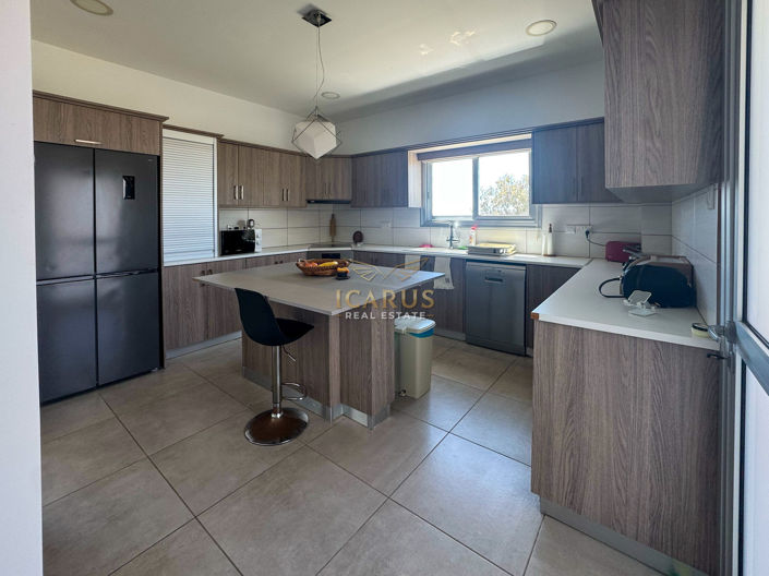 Image No.10-5 Bed House for sale
