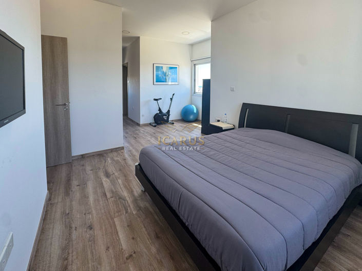 Image No.18-5 Bed House for sale