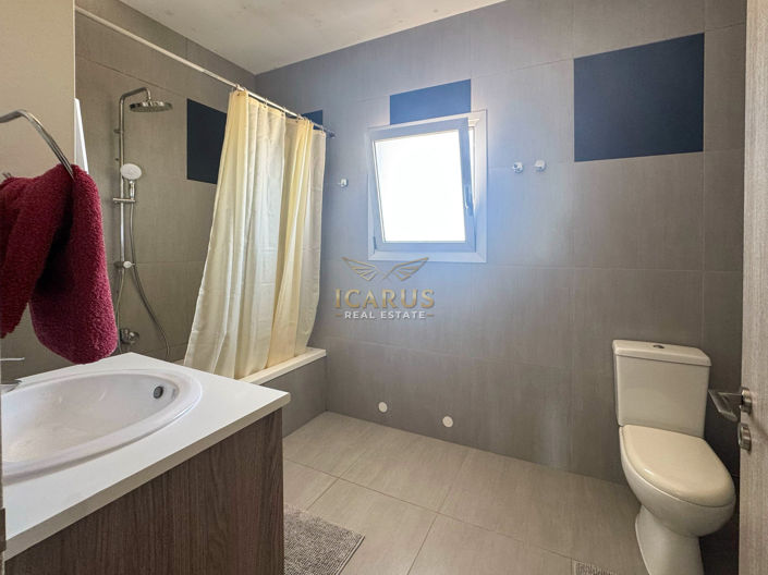 Image No.24-5 Bed House for sale