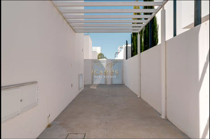 Image No.11-3 Bed House for sale