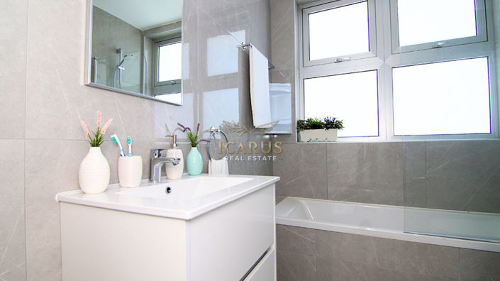 Image No.19-3 Bed House for sale