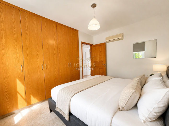 Image No.18-4 Bed House for sale