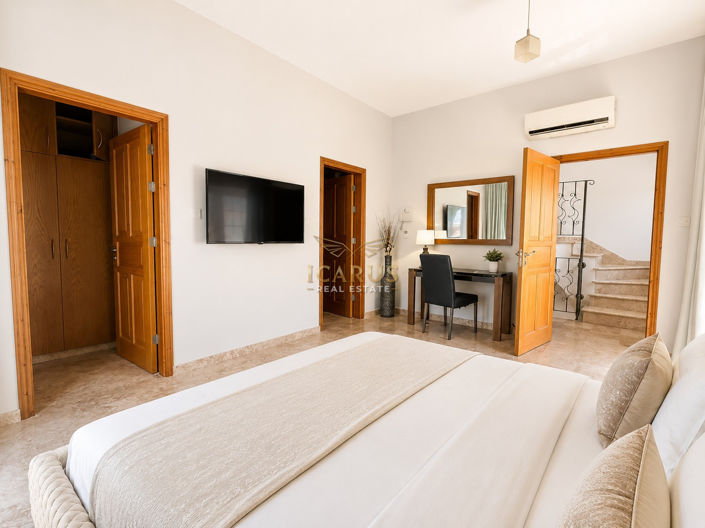 Image No.24-4 Bed House for sale