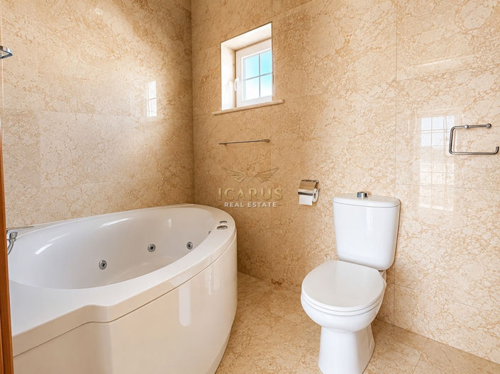 Image No.25-4 Bed House for sale