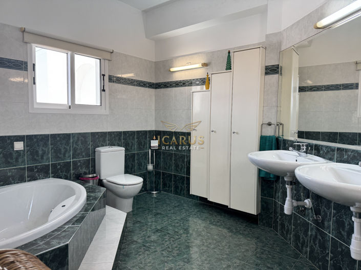 Image No.30-3 Bed House for sale