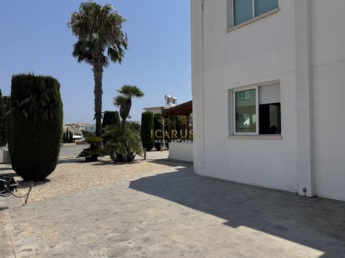 Image No.8-3 Bed House for sale
