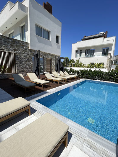 Image No.8-4 Bed House for sale
