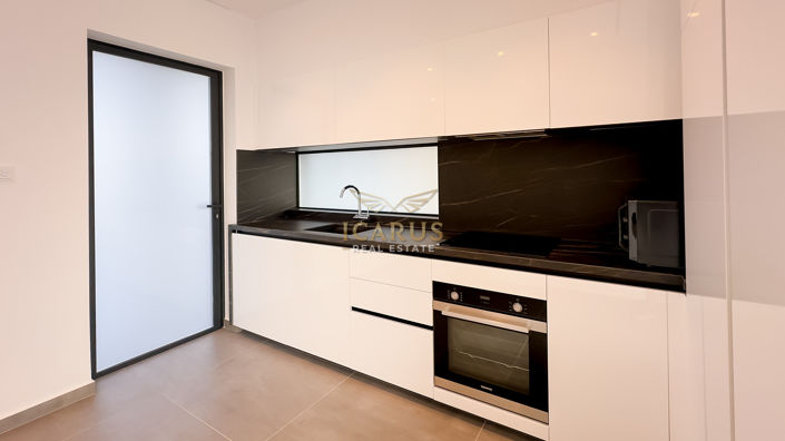 Image No.12-4 Bed House for sale