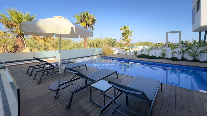 Image No.18-4 Bed House for sale
