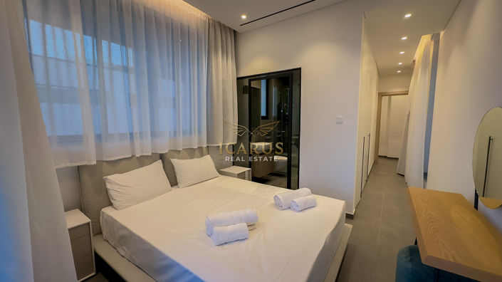 Image No.24-4 Bed House for sale