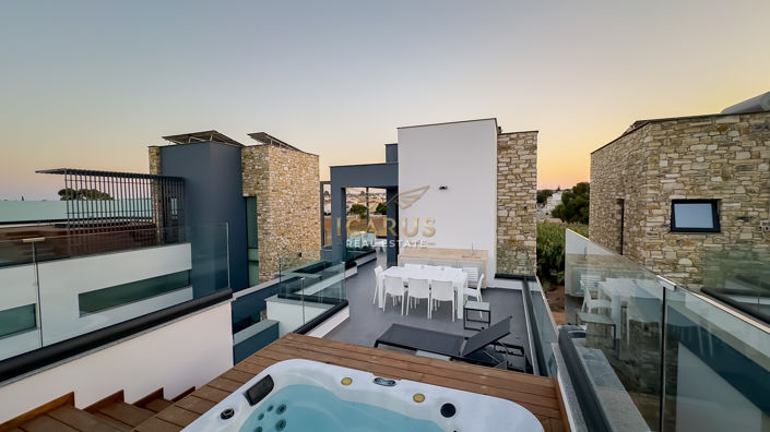 Image No.51-4 Bed House for sale