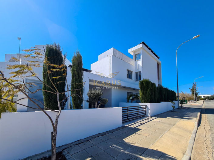 Image No.3-3 Bed House for sale