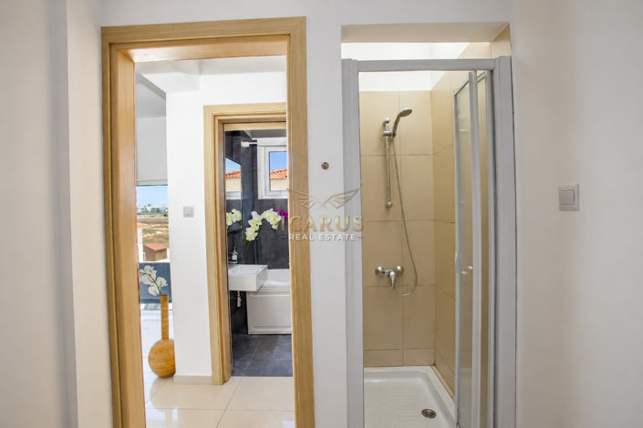 Image No.10-3 Bed House for sale