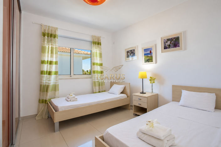 Image No.11-3 Bed House for sale